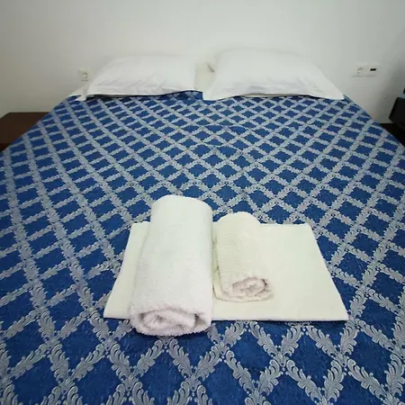 Napoleon Guest house Himare
